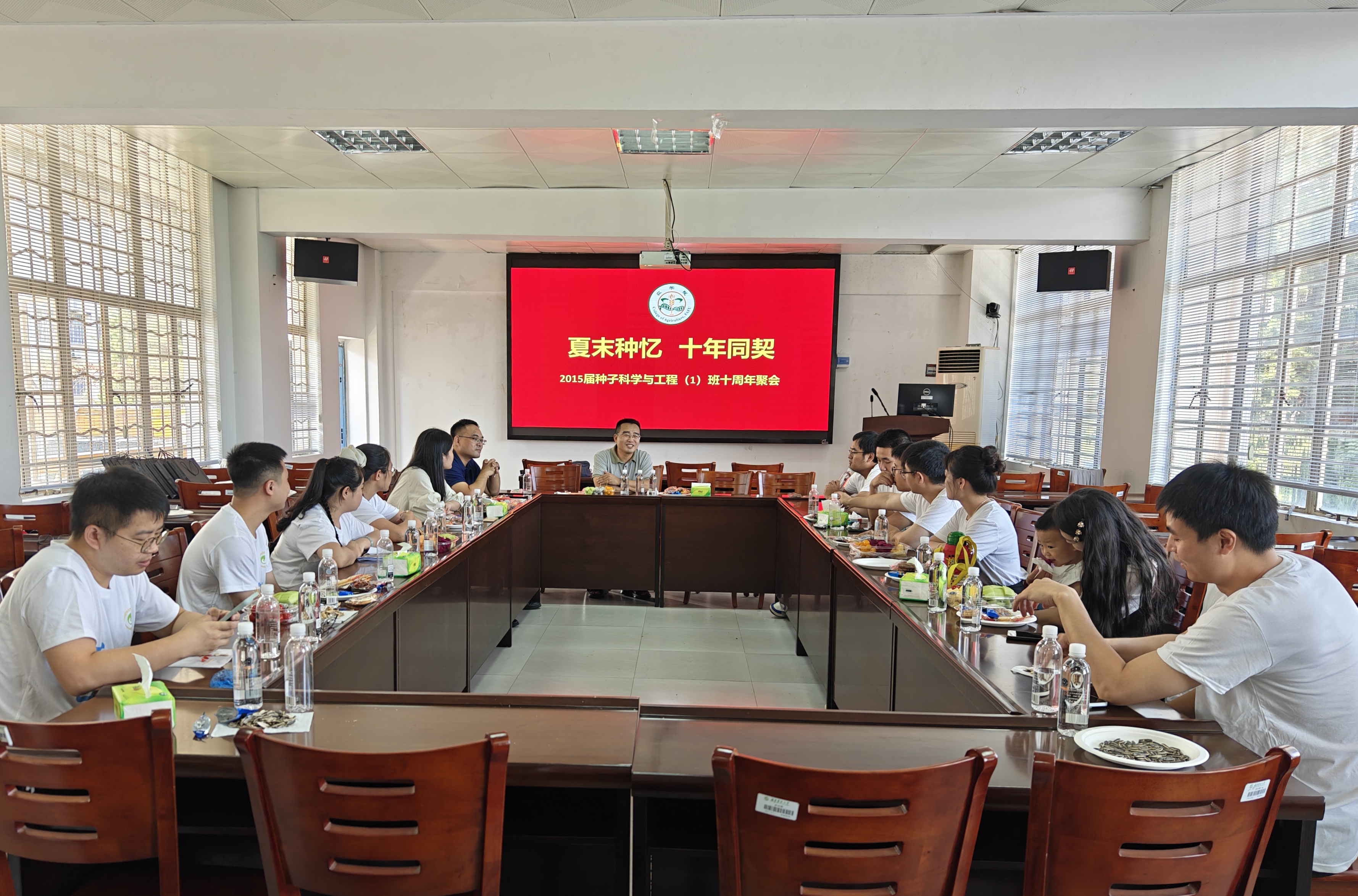 座谈会现场.jpg